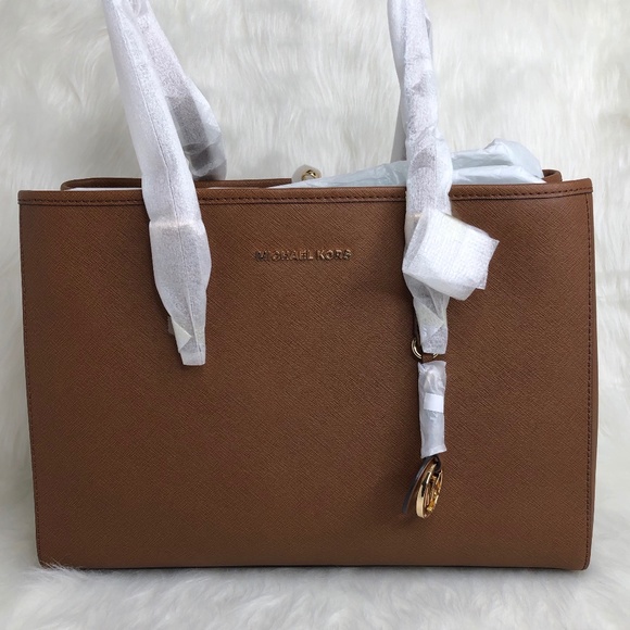 Michael Kors Handbags - Michael Kors jet set travel tote shoulder bag